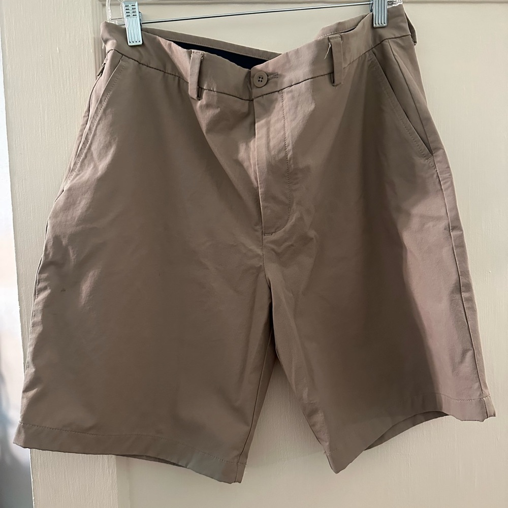 Men Vineyard Vines on the Go 34 khaki shorts
